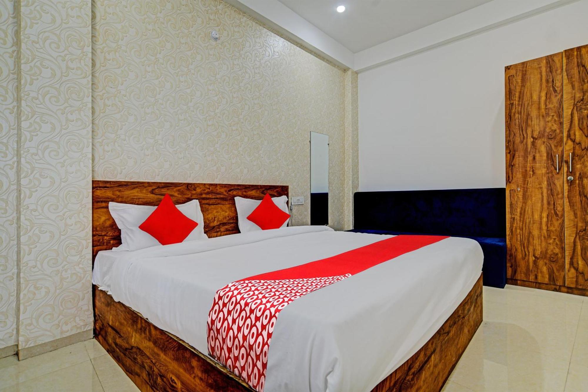 Oyo Flagship Hotel Blue Tick Indore Bagian luar foto
