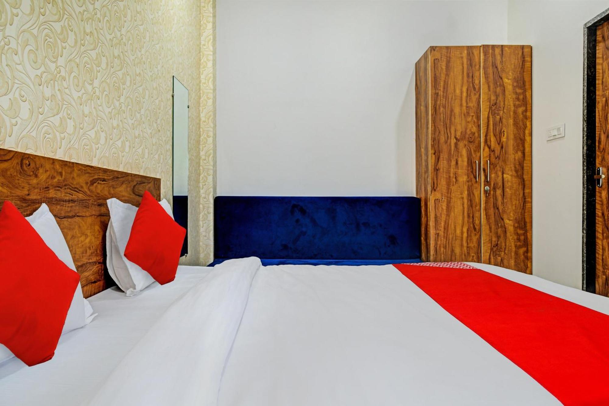 Oyo Flagship Hotel Blue Tick Indore Bagian luar foto