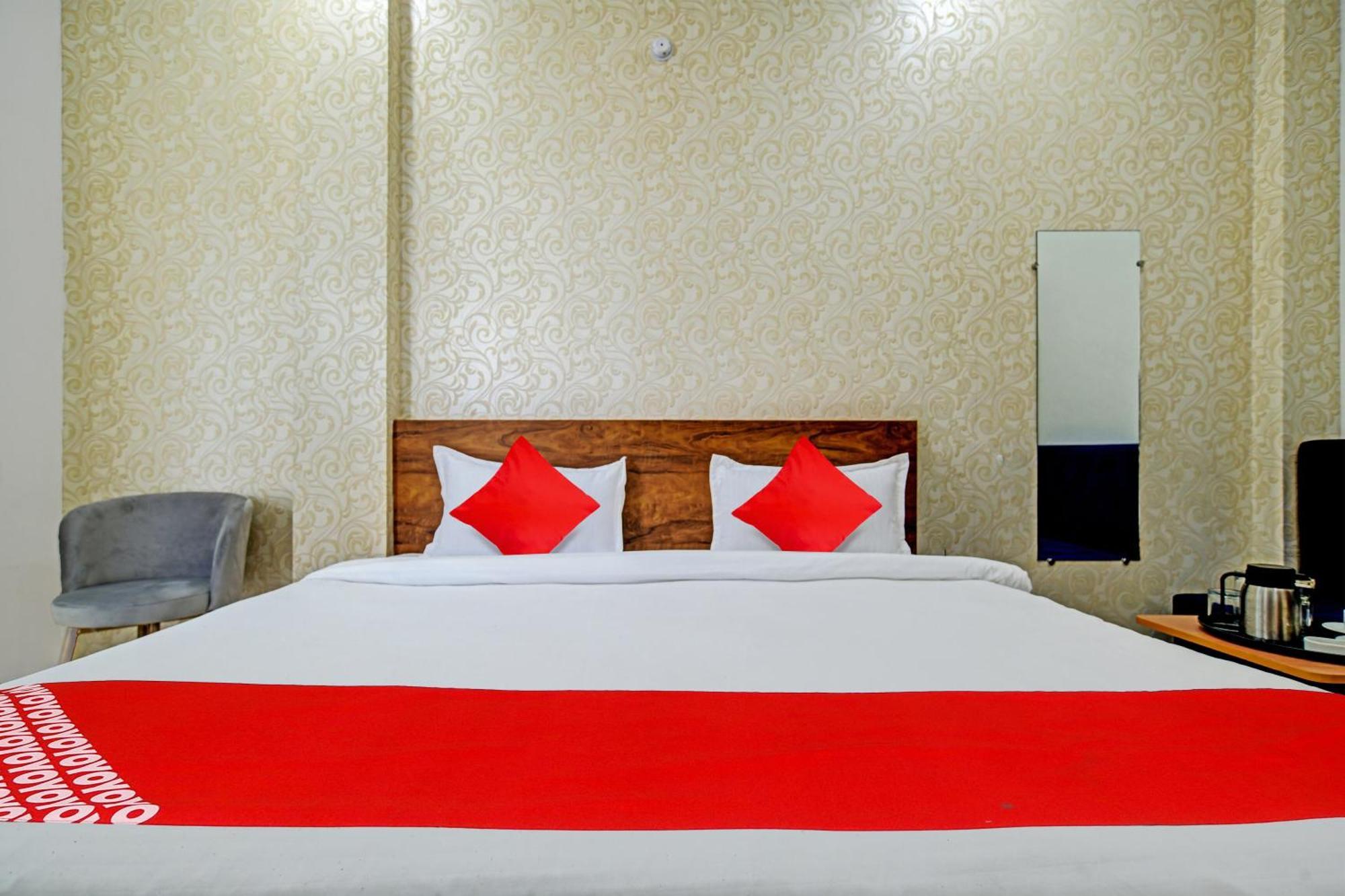 Oyo Flagship Hotel Blue Tick Indore Bagian luar foto